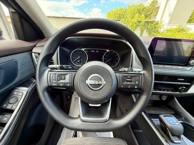 Photo of 2023 Gray Nissan Rogue