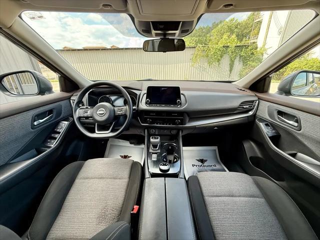 Photo of 2023 Gray Nissan Rogue