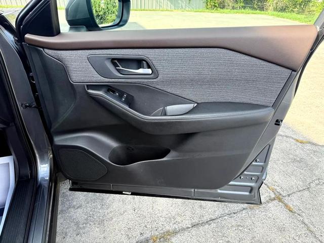 Photo of 2023 Gray Nissan Rogue