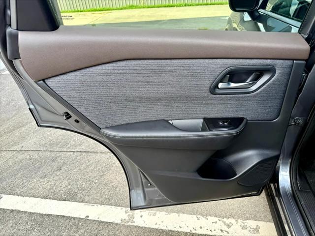 Photo of 2023 Gray Nissan Rogue