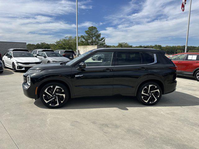 Photo of 2023 Black Mitsubishi Outlander PHEV