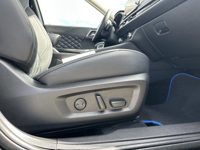 Photo of 2023 Black Mitsubishi Outlander PHEV