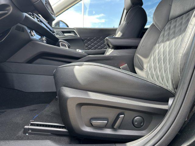 Photo of 2023 Black Mitsubishi Outlander PHEV