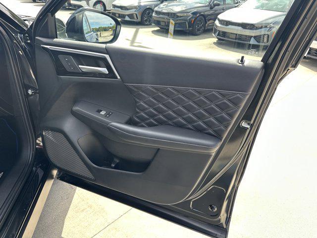 Photo of 2023 Black Mitsubishi Outlander PHEV