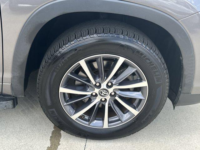 Photo of 2017 Predawn Gray Mica Toyota Highlander