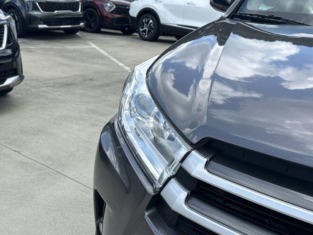 Photo of 2017 Predawn Gray Mica Toyota Highlander