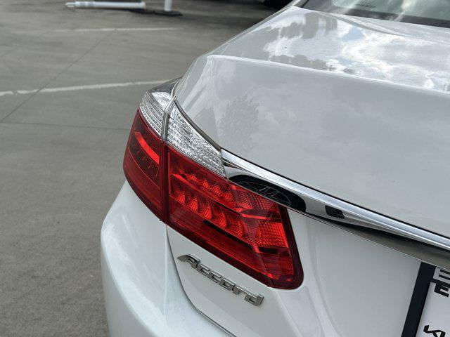 Photo of 2013 White Honda Accord