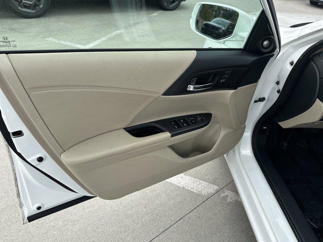 Photo of 2013 White Honda Accord