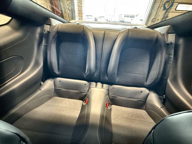 Photo of 2025 Oxford White Ford Mustang