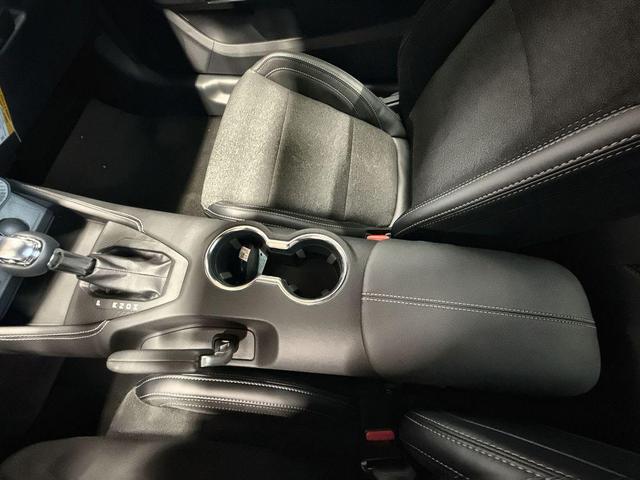Photo of 2025 Oxford White Ford Mustang