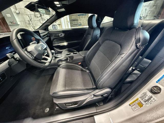 Photo of 2025 Oxford White Ford Mustang