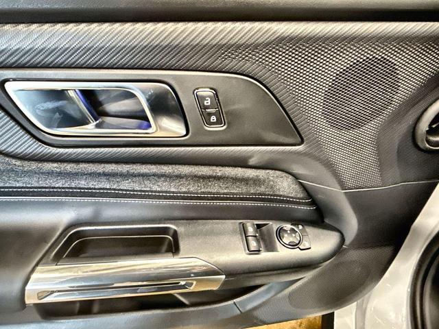 Photo of 2025 Oxford White Ford Mustang