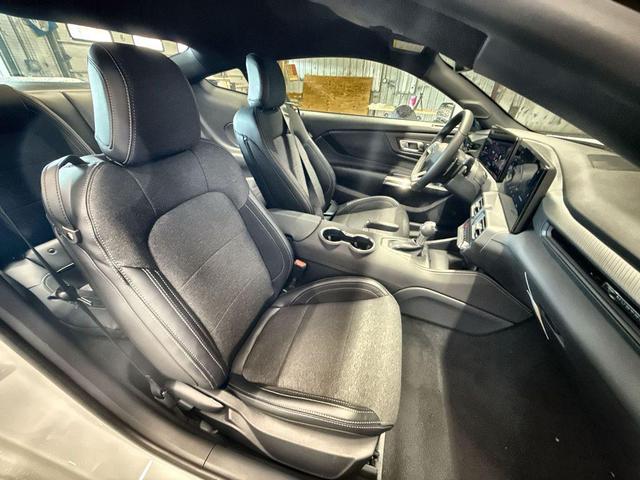 Photo of 2025 Oxford White Ford Mustang