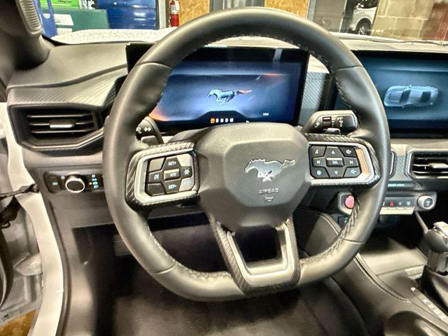 Photo of 2025 Oxford White Ford Mustang