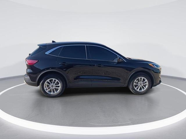 Photo of 2020 Agate Black Metallic Ford Escape