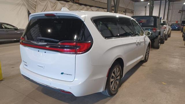 Photo of 2022 Bright White Clearcoat Chrysler Pacifica Hybrid