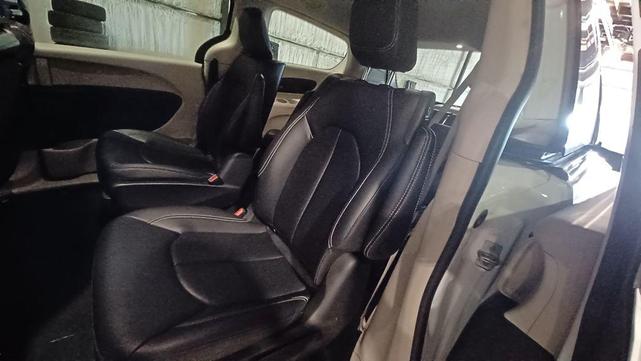 Photo of 2022 Bright White Clearcoat Chrysler Pacifica Hybrid