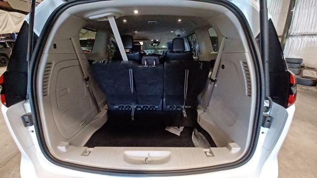 Photo of 2022 Bright White Clearcoat Chrysler Pacifica Hybrid