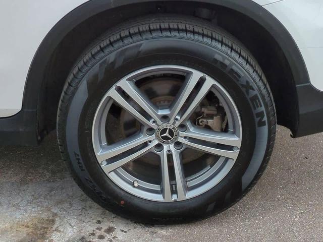 Photo of 2021 Polar White Mercedes-Benz GLC 300
