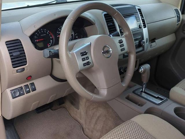 Photo of 2015 Glacier White Nissan Frontier