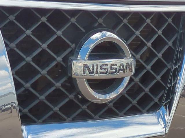 Photo of 2015 Glacier White Nissan Frontier