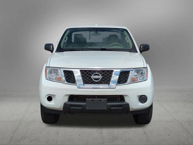 Photo of 2015 Glacier White Nissan Frontier