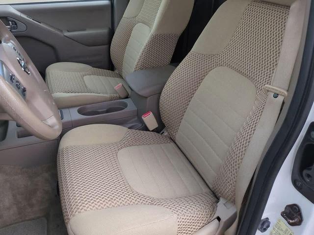 Photo of 2015 Glacier White Nissan Frontier