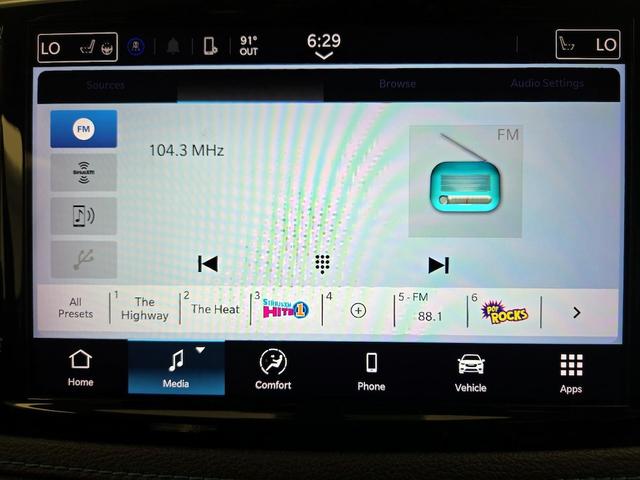 Photo of 2021 White Chrysler Pacifica