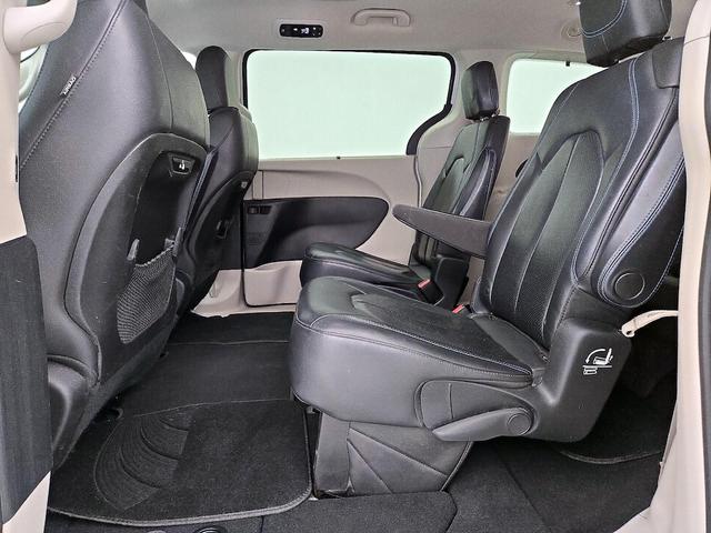 Photo of 2021 White Chrysler Pacifica