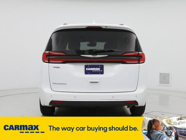 Photo of 2021 White Chrysler Pacifica