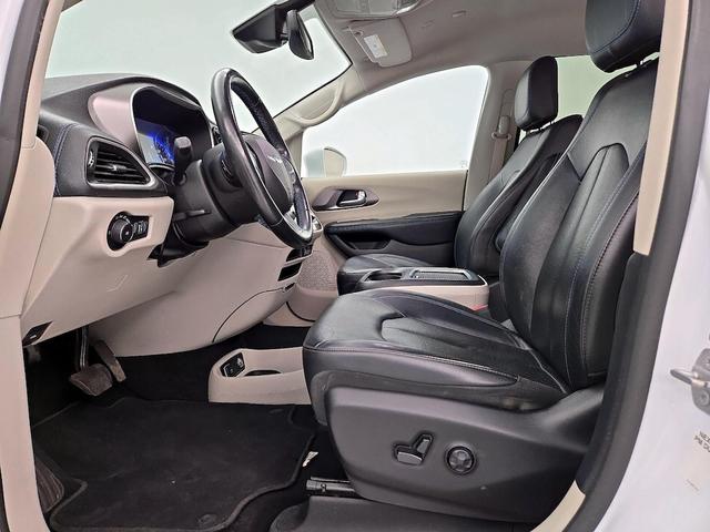 Photo of 2021 White Chrysler Pacifica