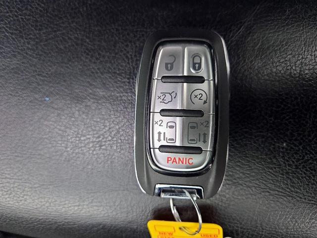 Photo of 2021 White Chrysler Pacifica