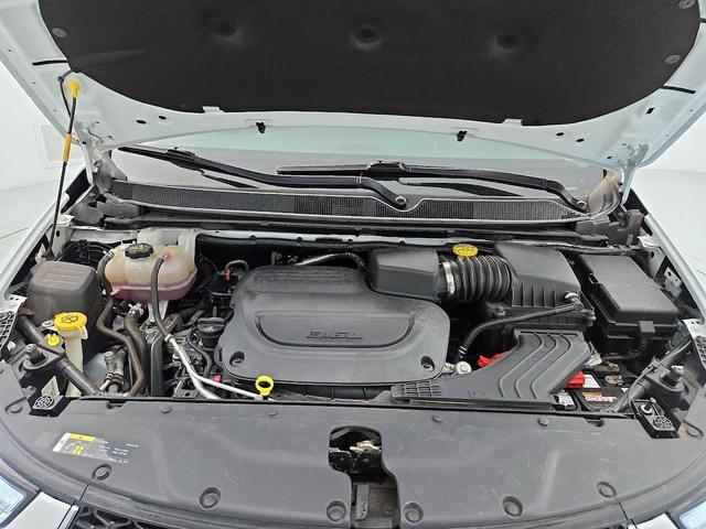 Photo of 2021 White Chrysler Pacifica