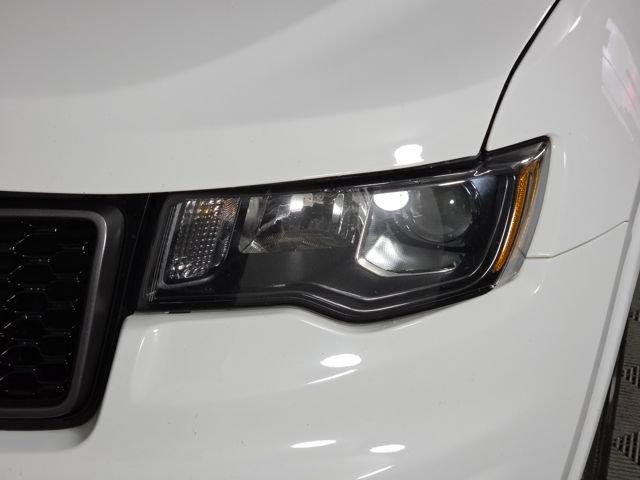 Photo of 2021 Bright White Clearcoat Jeep Grand Cherokee