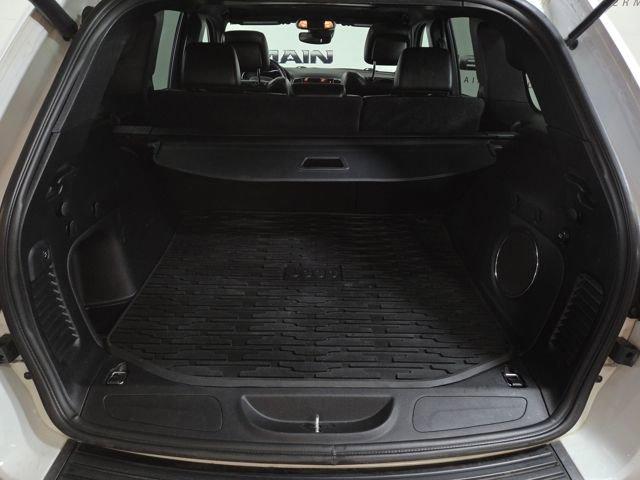 Photo of 2021 Bright White Clearcoat Jeep Grand Cherokee