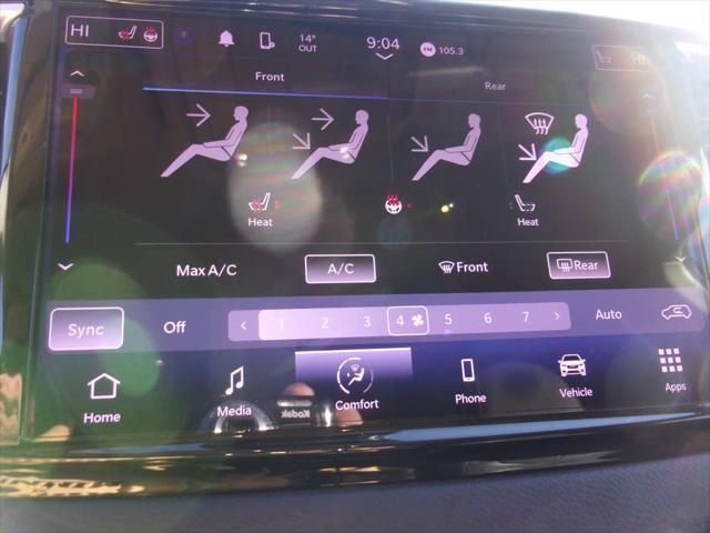 Photo of 2022 Brilliant Black Crystal Pearlcoat Chrysler Pacifica