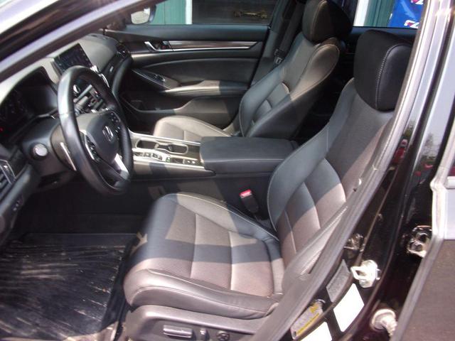Photo of 2019 Crystal Black Pearl Honda Accord