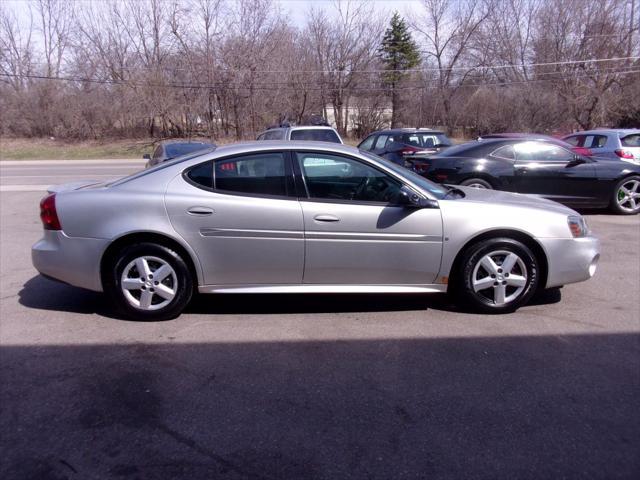 Photo of 2007 Liquid Silver Metallic Pontiac Grand Prix