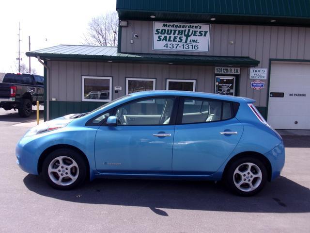 Photo of 2014 Blue Ocean Nissan Leaf