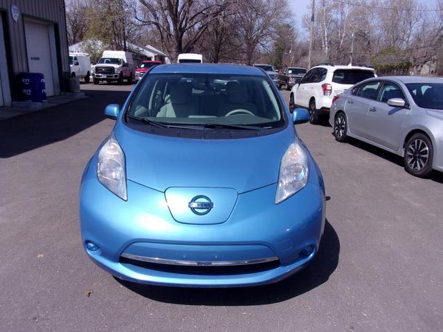Photo of 2014 Blue Ocean Nissan Leaf