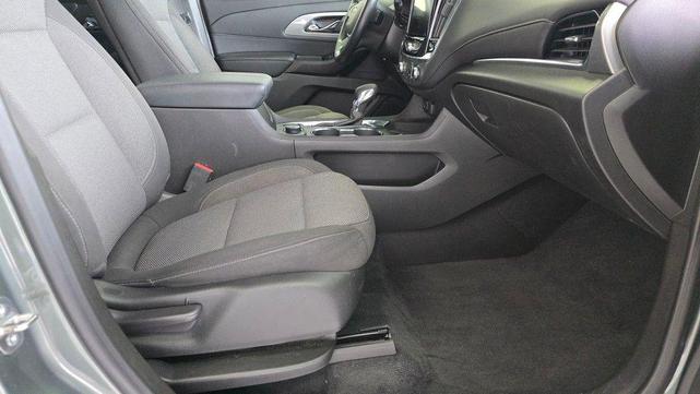 Photo of 2023 Silver Sage Metallic Chevrolet Traverse