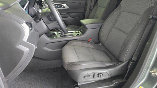 Photo of 2023 Silver Sage Metallic Chevrolet Traverse