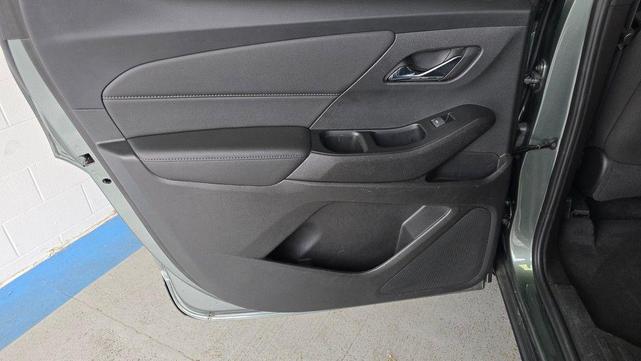 Photo of 2023 Silver Sage Metallic Chevrolet Traverse