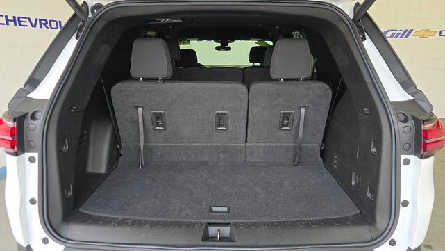 Photo of 2023 Summit White Chevrolet Traverse