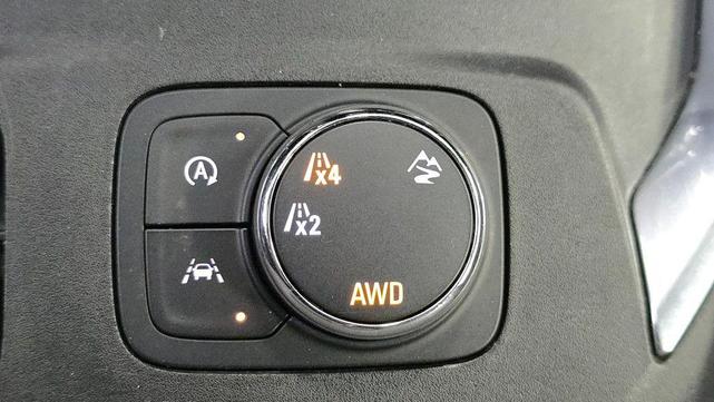Photo of 2023 Summit White Chevrolet Traverse