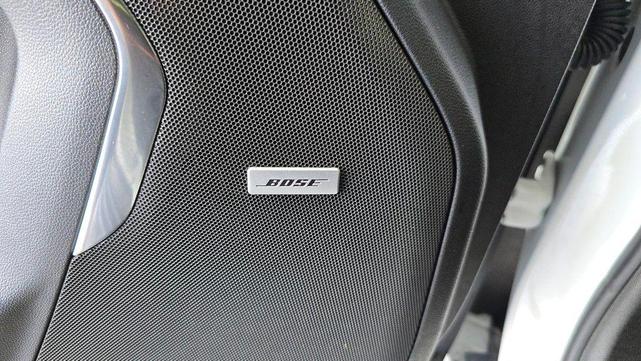 Photo of 2024 Summit White GMC Yukon XL