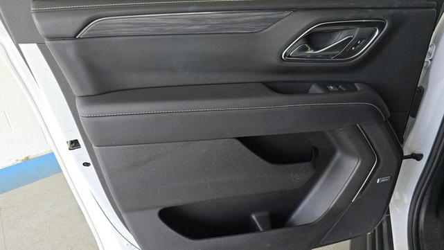 Photo of 2024 Summit White GMC Yukon XL