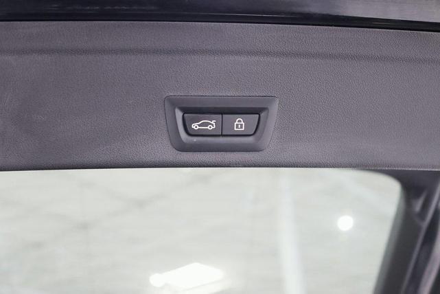 Photo of 2022 Black Sapphire Metallic BMW X6