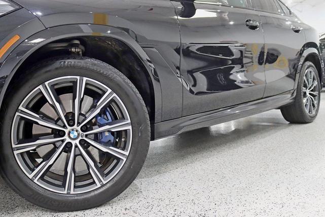 Photo of 2022 Black Sapphire Metallic BMW X6