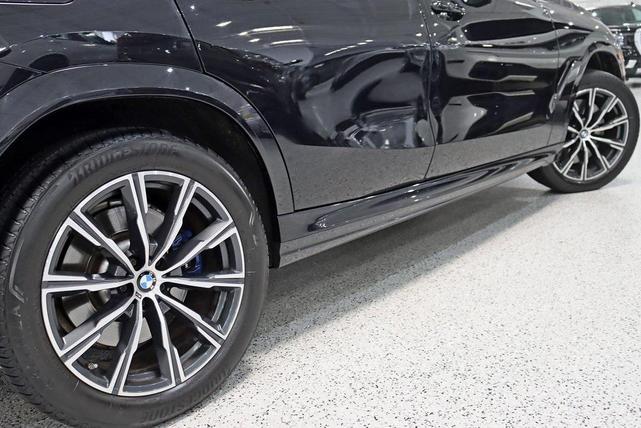Photo of 2022 Black Sapphire Metallic BMW X6